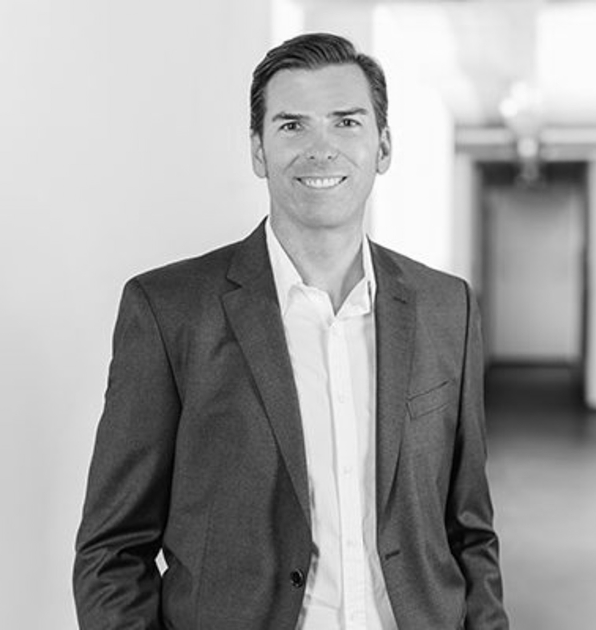 Oliver Gangnuss im Anzug – Teammitglied der Namibian Wildlife Foundation