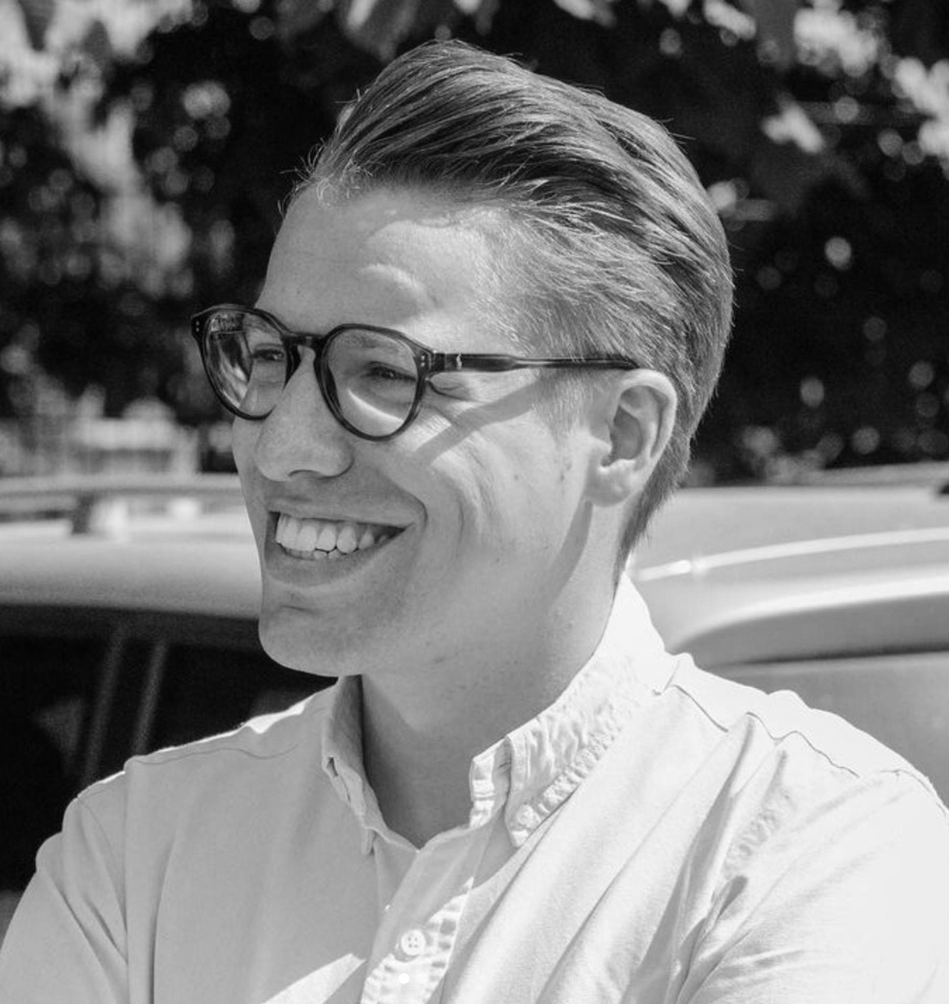 Tim Herdorff – Teammitglied der Namibian Wildlife Foundation im Porträt mit freundlichem Lächeln